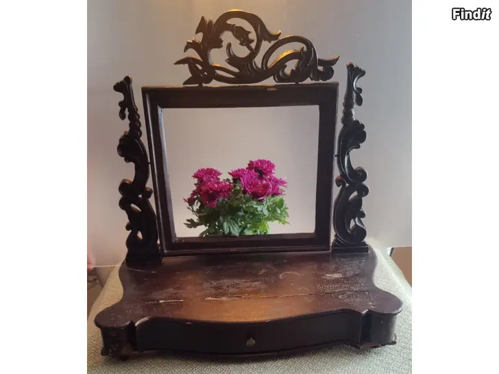 Myydään Vanha Piianpeili laatikolla  noin 1700-1800 luvulta