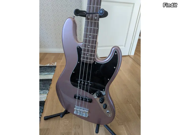 Myydään Squier Jazz bass