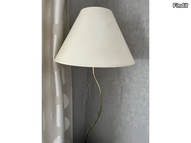 Myydään Lattialamppu