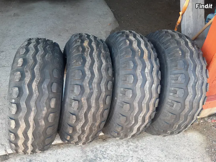 Säljes Pervaununpyöriä 12,5/80-15,3 14pr