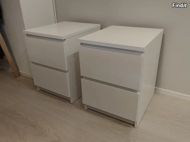 Säljes Sängbord/byrå