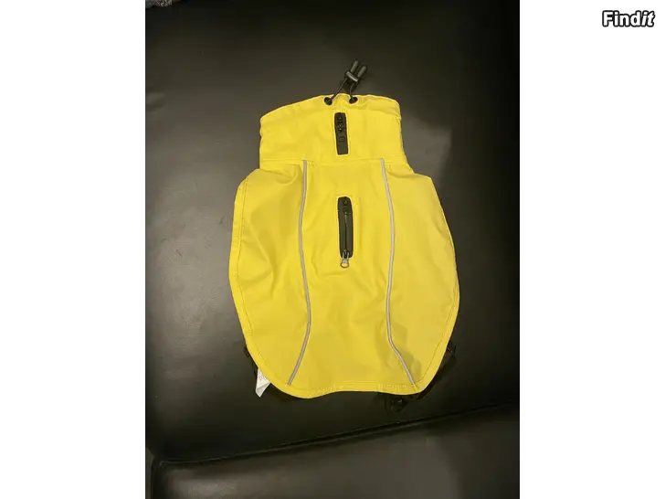 Säljes Regnkappa för liten hund