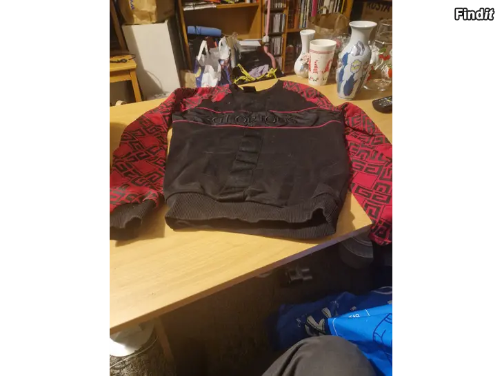 Myydään Tröja st xs