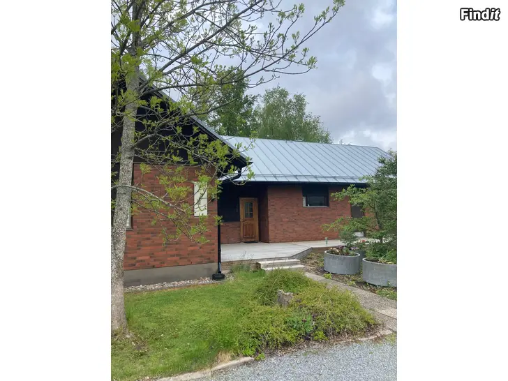 Säljes Stort hus säljes på Furuholmen i Larsmo