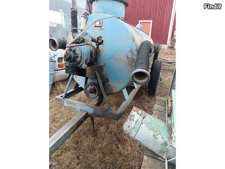 Myydään Svämvagn // Pissvagn