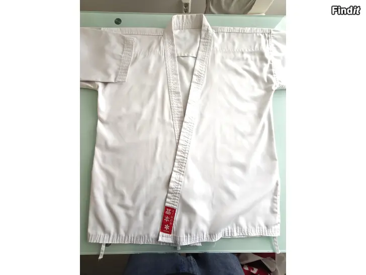 Myydään Kamon Kihon karategi/karate puku, Koko M