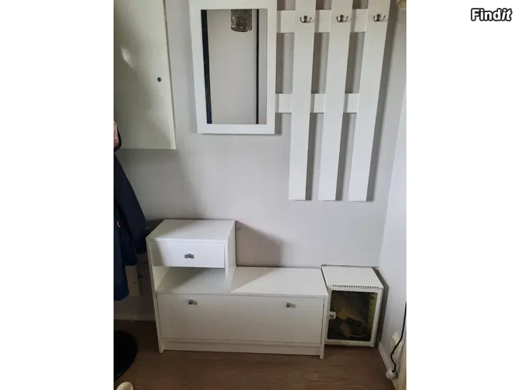 Säljes Tambur skåp med spegel