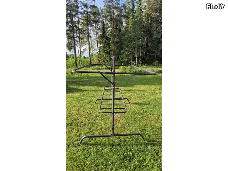 Myydään Mattoteline