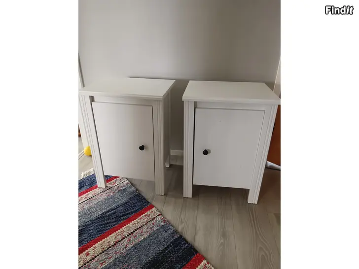 Säljes Nattduksbord