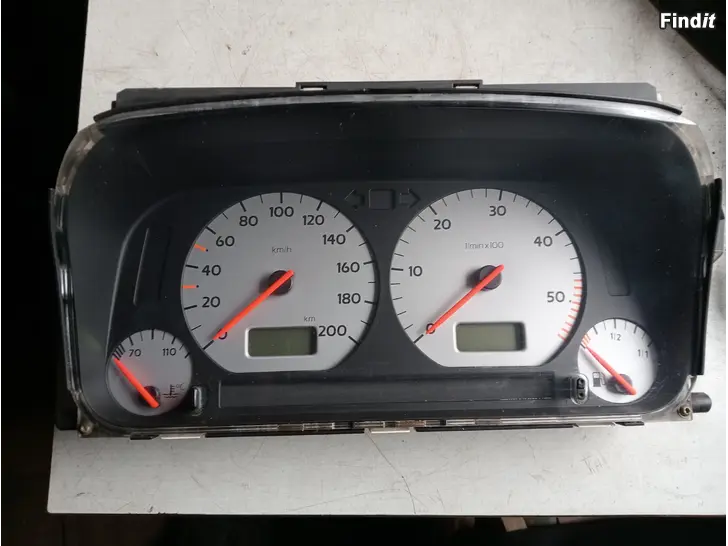 Myydään VW Golf 3 mittaristo 1H0919860T
