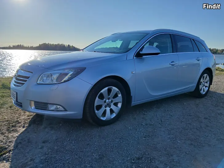 Myydään NYT ON HYVÄ Opel Insignia BlackWhite Edition Turbo Eco