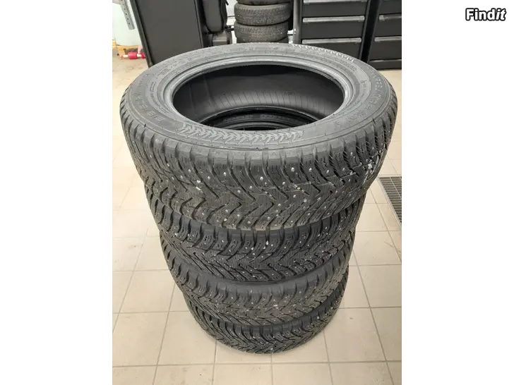 Myydään Vinterdäck Nokian hakkapelitta suv 215/60R17