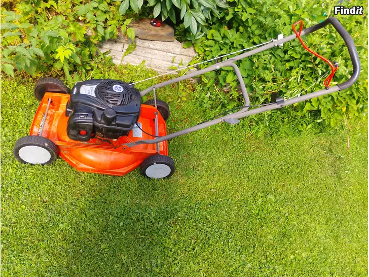Myydään RUOHONLEIKKURI GRÄSKLIPPARE HUSQVARNA