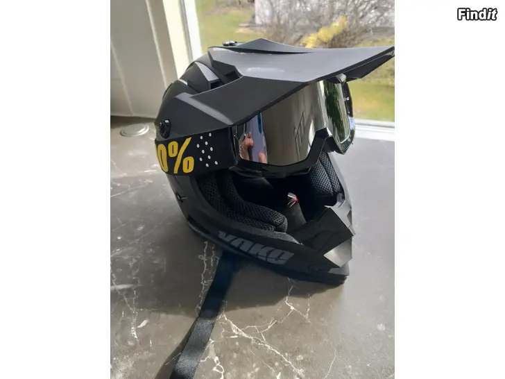 Säljes Yoko crosshjälm och skyddsglasögon