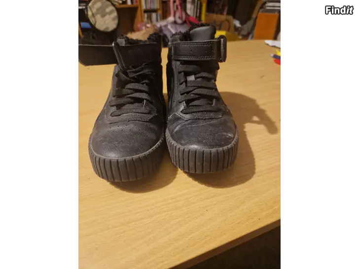 Säljes Sneakers st 36