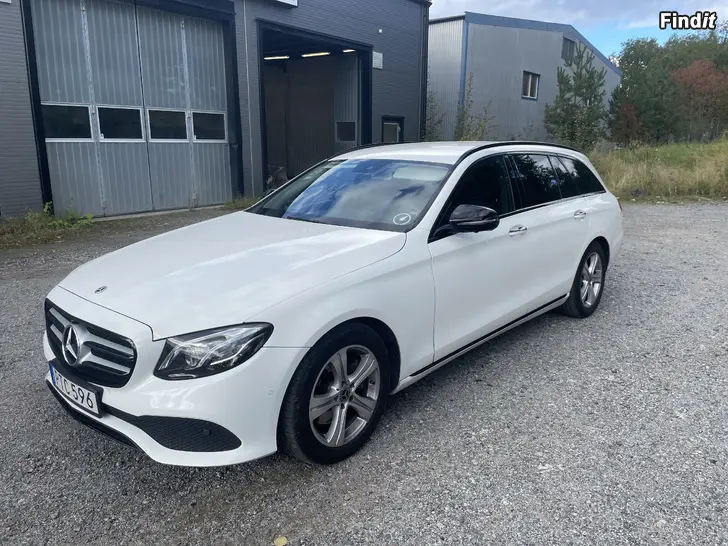 Säljes Mercedes e220 4matic ny bes
