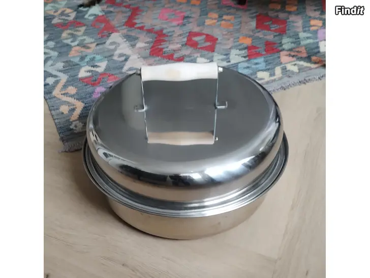 Myydään Savustuslaatikko / savustin