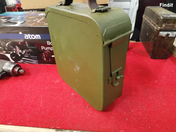 Myydään Militariaa Maxim ym