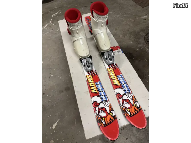 Säljes Slalomskidor 90cm och skor 28-29