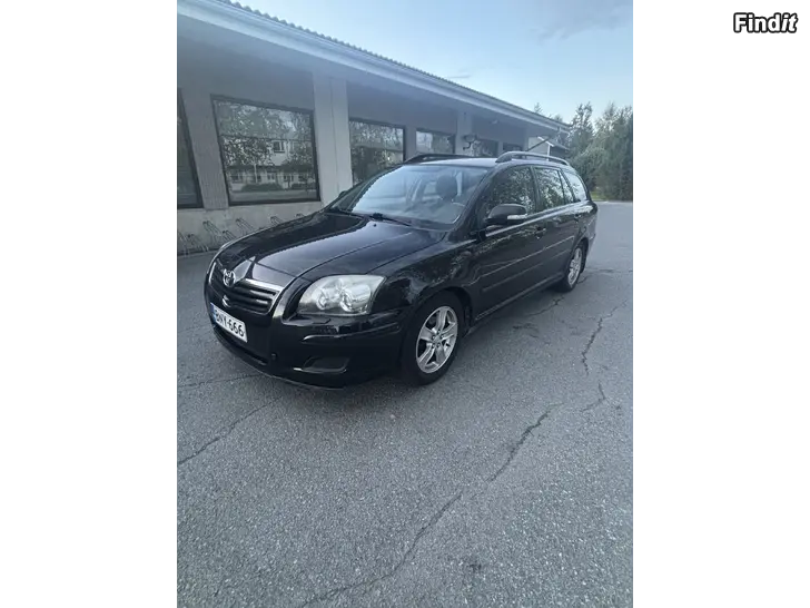 Myydään Toyota Avensis