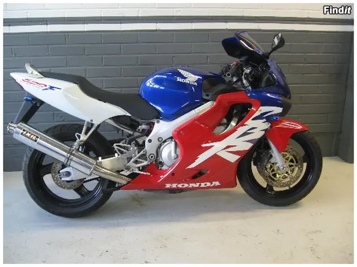 Myydään Honda CBR 600 F 01-06 PC35 F4i PGM-FI osia