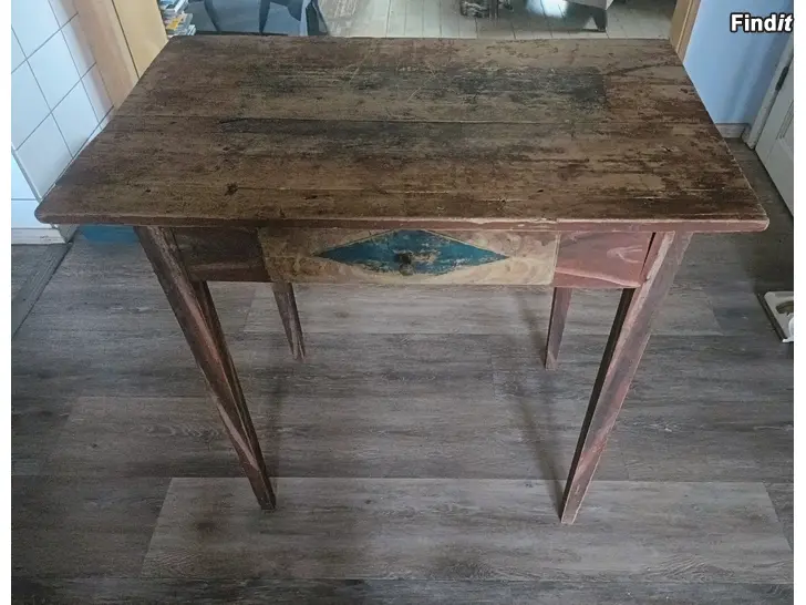 Säljes Gammalt litet bord