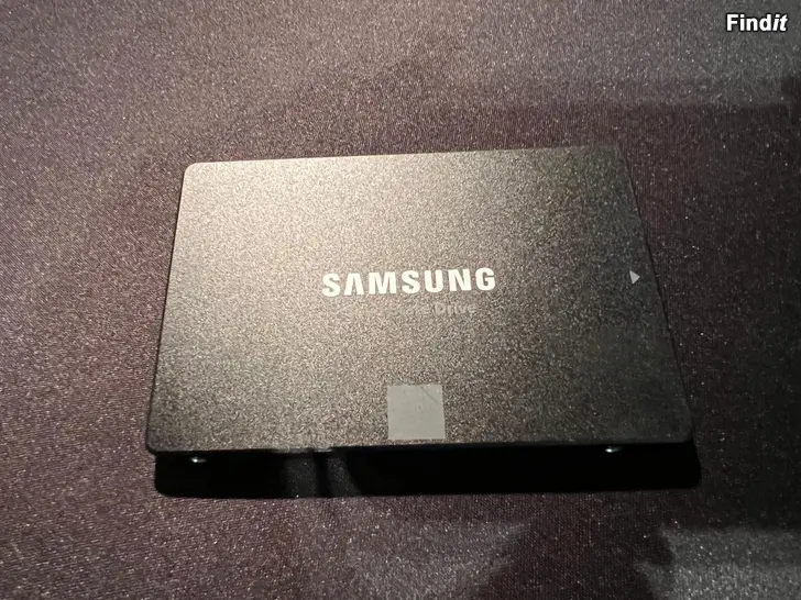 Myydään Samsung 860 EVO 1TB