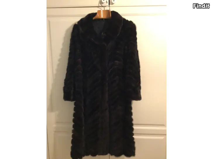 Säljes Lång minkpäls