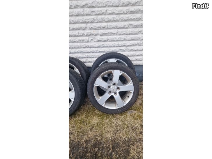 Säljes Väldigt bra sommardäck, 225/45/17 +Mazda 5 fälgar