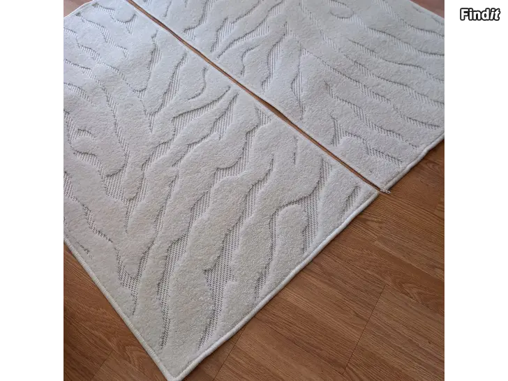 Myydään 2 valkoista mattoa, 60x110 cm