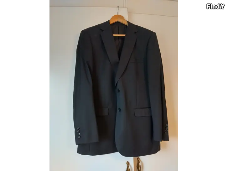 Säljes Svart kostym från Dressmann