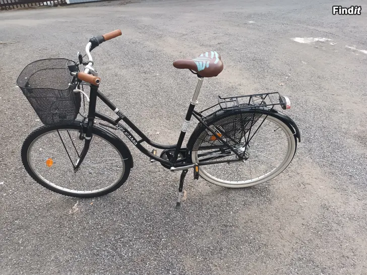 Myydään helkama ilona