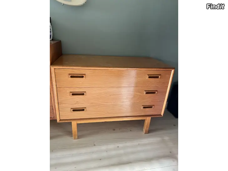 Säljes Liten retrobyrå