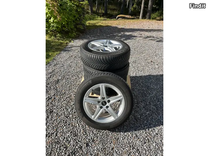 Säljes Audi fälgar  däck
