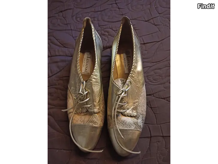 Myydään Uudet Tatiana kengät, aitoa nahkaa, koko 41