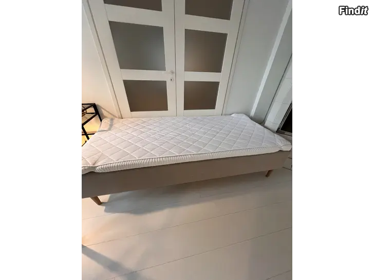 Säljes SÄNG OANVÄND 90 x 200