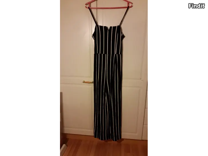 Myydään Bershka raidallinen housuasu - haalariasu koko S mustavalkoinen 6e