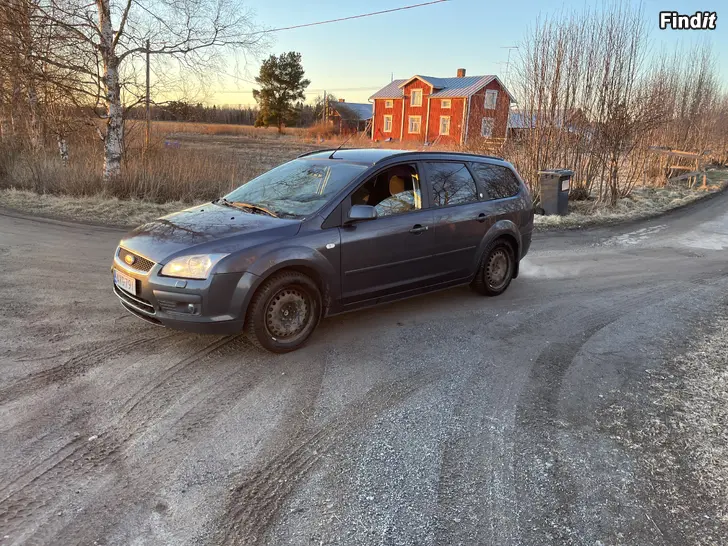 Myydään Ford Focus 2.0i -06