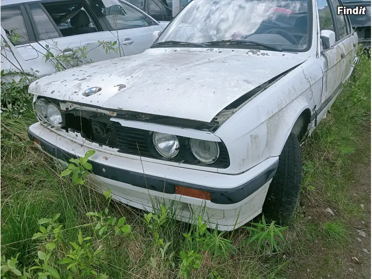 Myydään BMW E30 316I 1989 varaosina