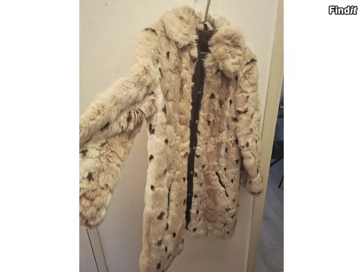 Myydään Myydään kettuturkki nahkasomisteilla