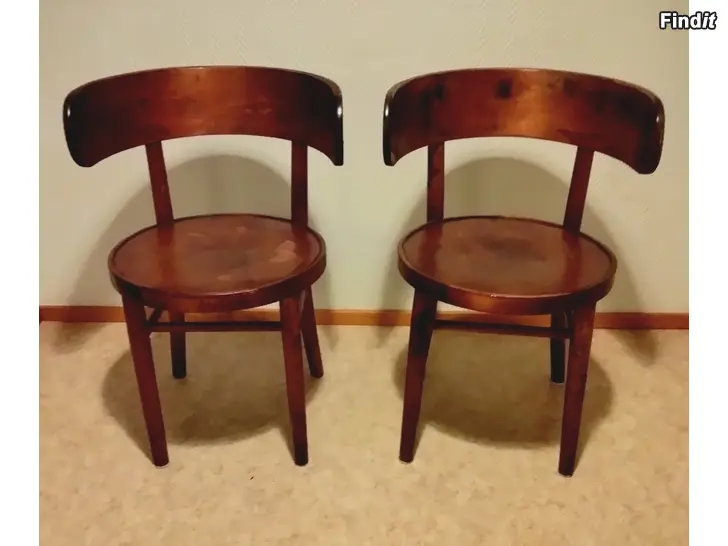 Säljes Werner Westin suunnittelema W1 Hugging chair -tuolipari