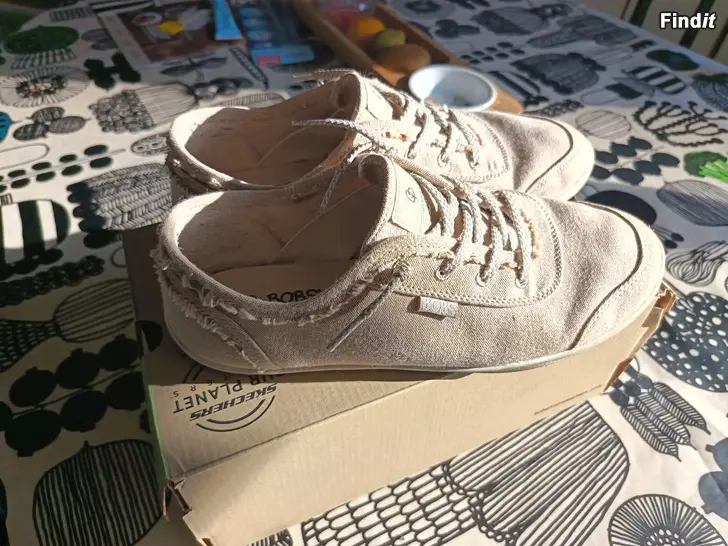 Säljes sketchers strl 40, Jakobstad