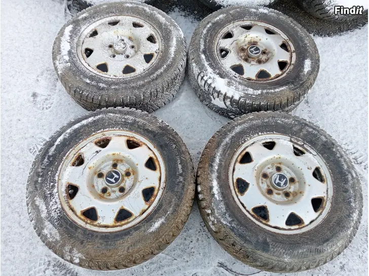 Myydään Honda CRV vanteilla renkaat 195/70R15 96T