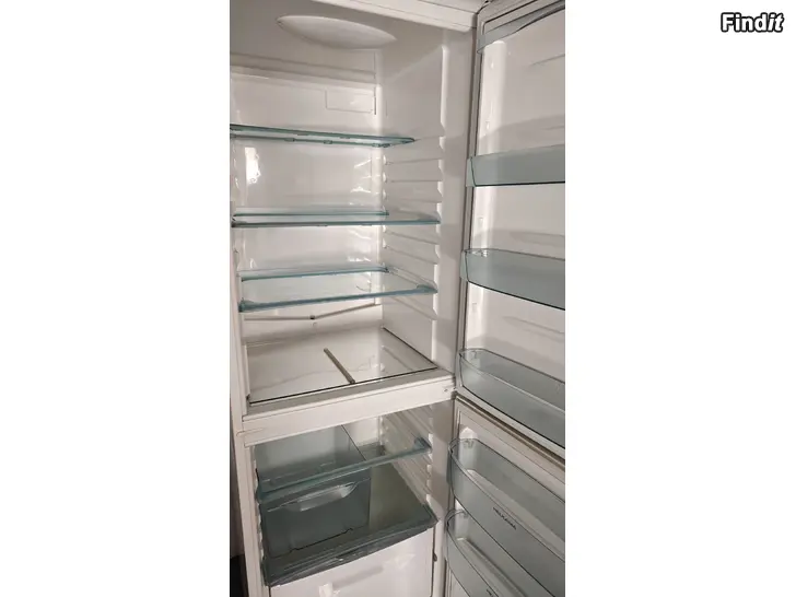 Myydään Iso Helkama jääkaappi