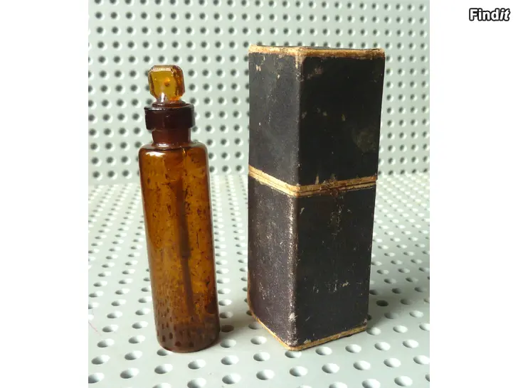 Myydään Wanha lasinen pullo pahvisessa rasiassa