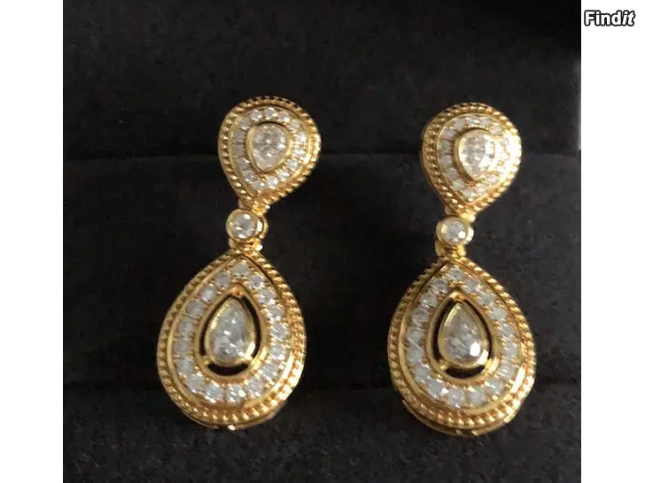 Myydään Pear Cut timanttikorvakorut, UUDET