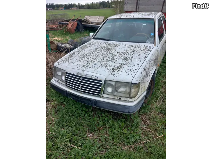 Myydään Mercedes-Benz 200e 90 osia