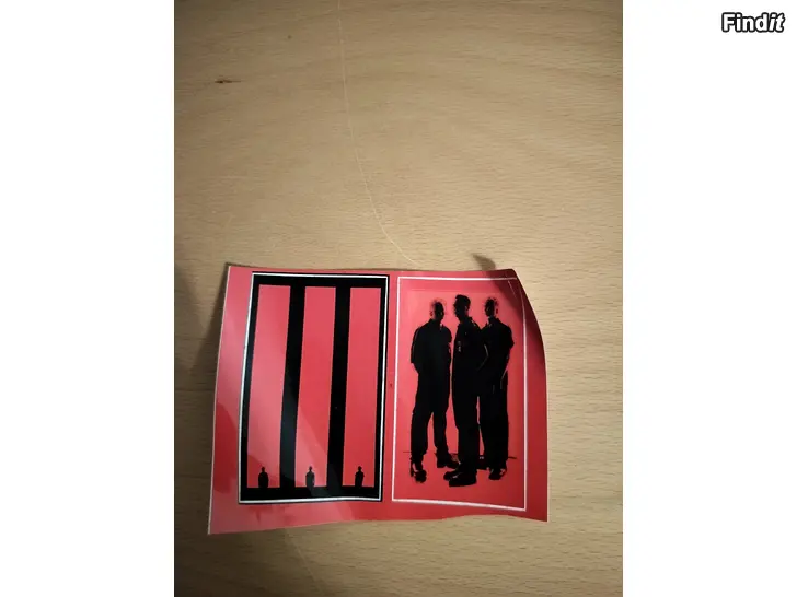 Säljes Kuumaa bändin tarrat