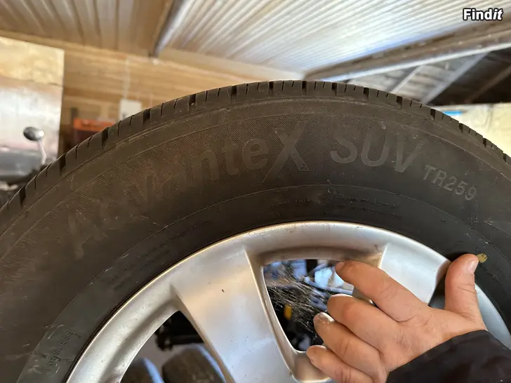 Säljes Sommardäck 235/65 R17