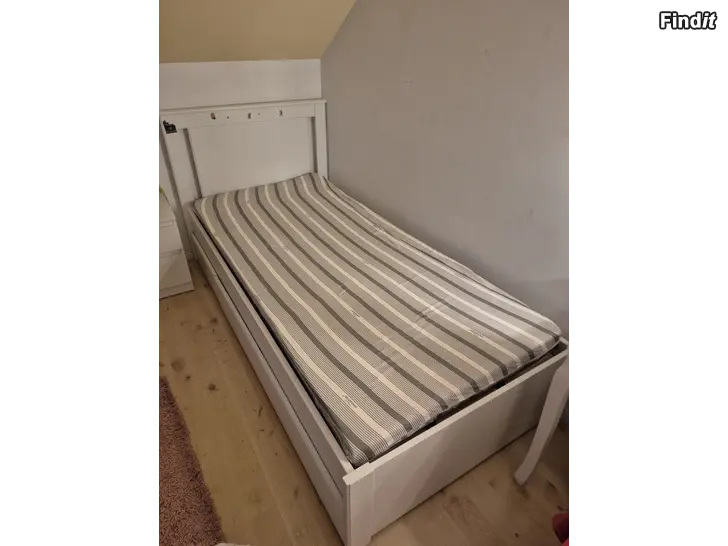 Myydään Ikea sänky 90×200